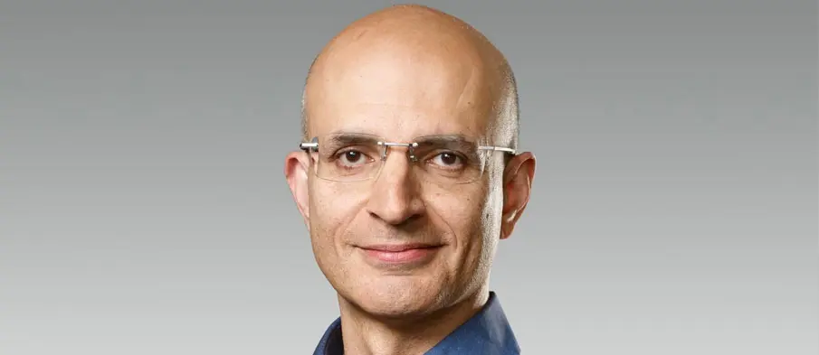 Apple Appoints Sabih Khan as New Chief Operating Officer Amid Strategic Shift