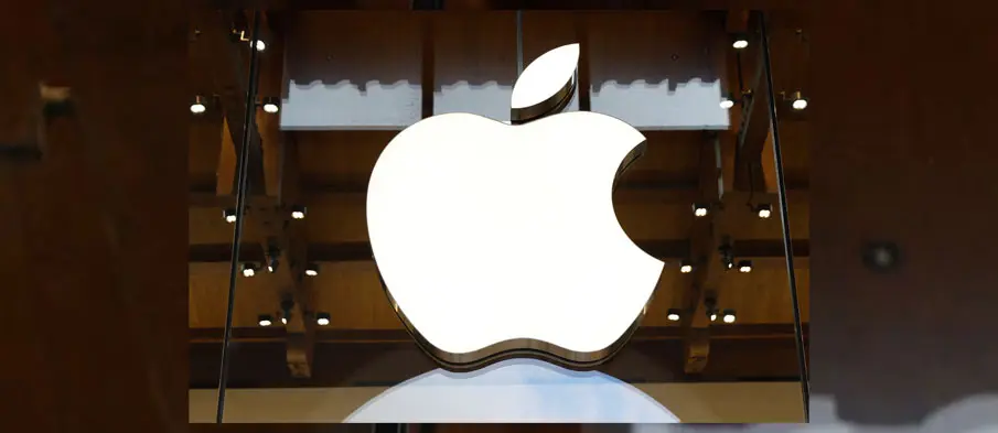 Apple Loses Key AI Executive Robby Walker Amid Intensifying Competition